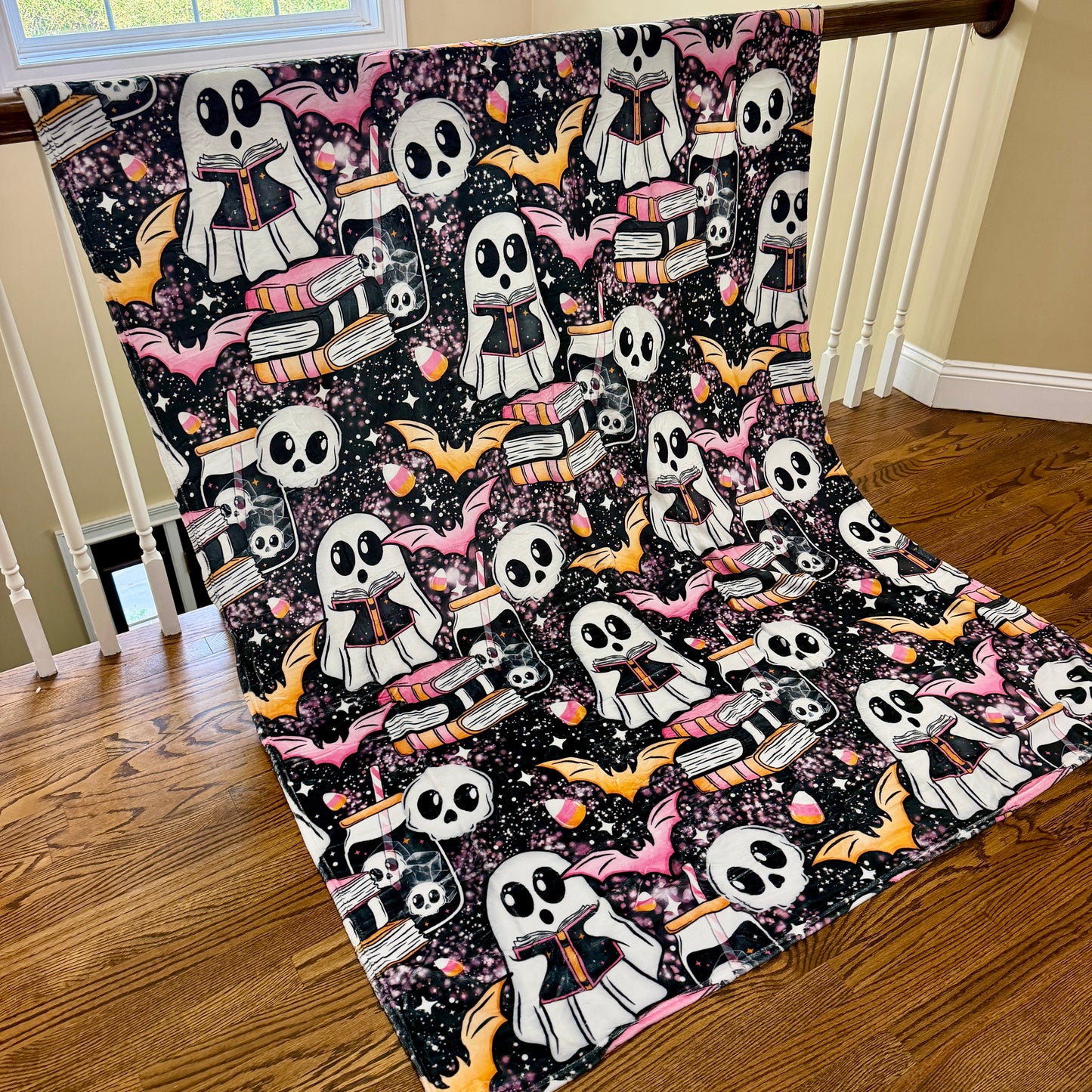 Blanket Halloween #21 - Reading Ghosts