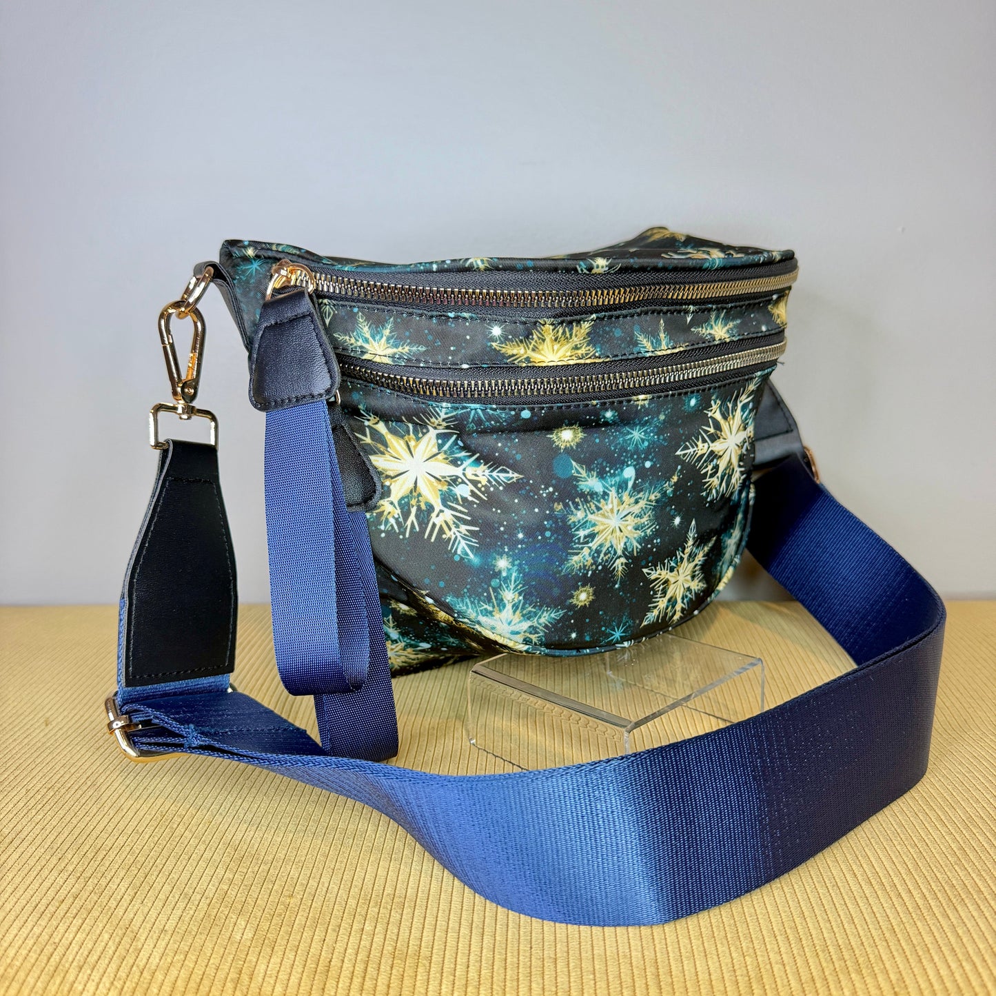 The Roni Nylon Crossbody - Christmas - Snowflake