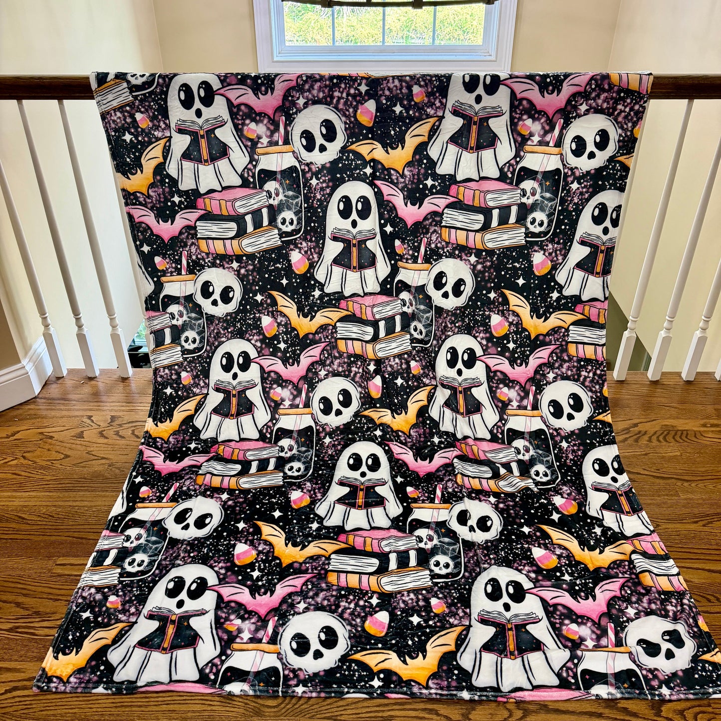 Blanket Halloween #21 - Reading Ghosts
