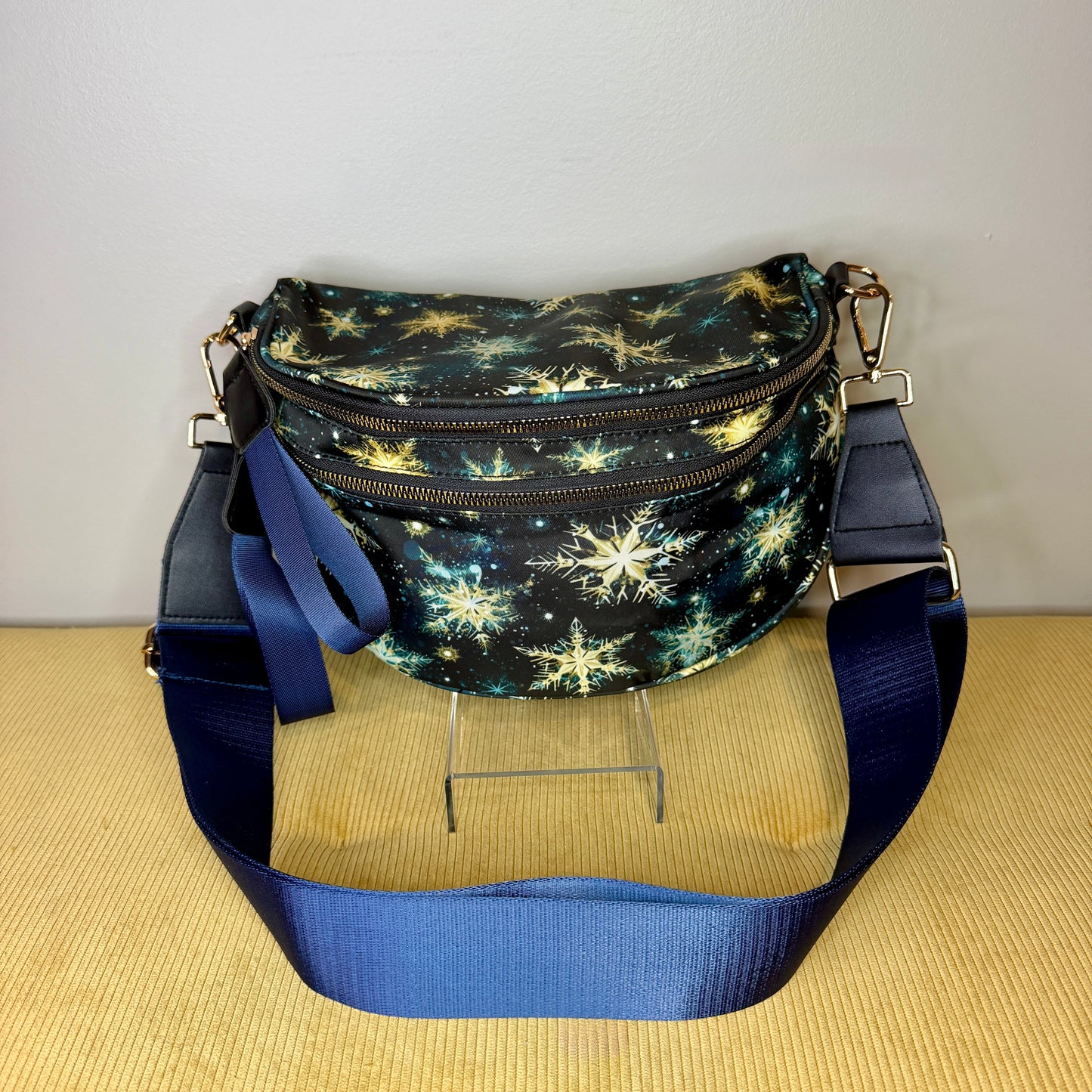 The Roni Nylon Crossbody - Christmas - Snowflake
